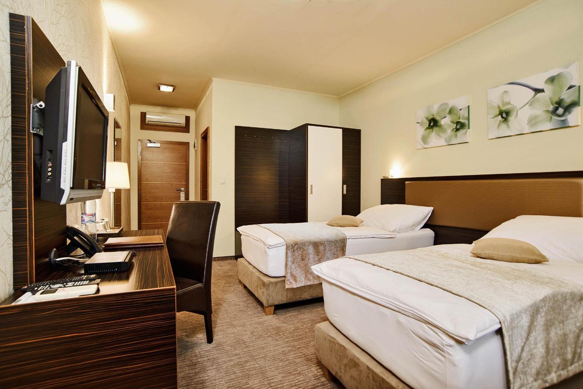 Privilege - Empire Hotels Group 科希策 外观 照片