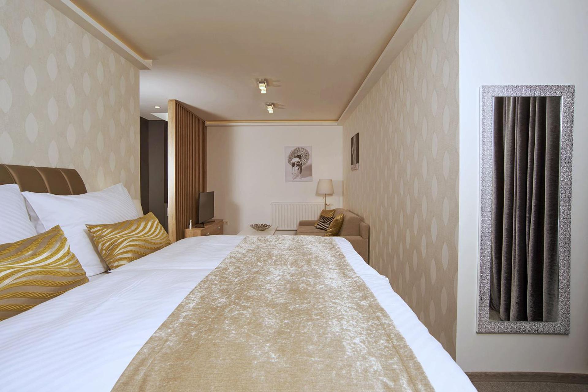 Privilege - Empire Hotels Group 科希策 外观 照片
